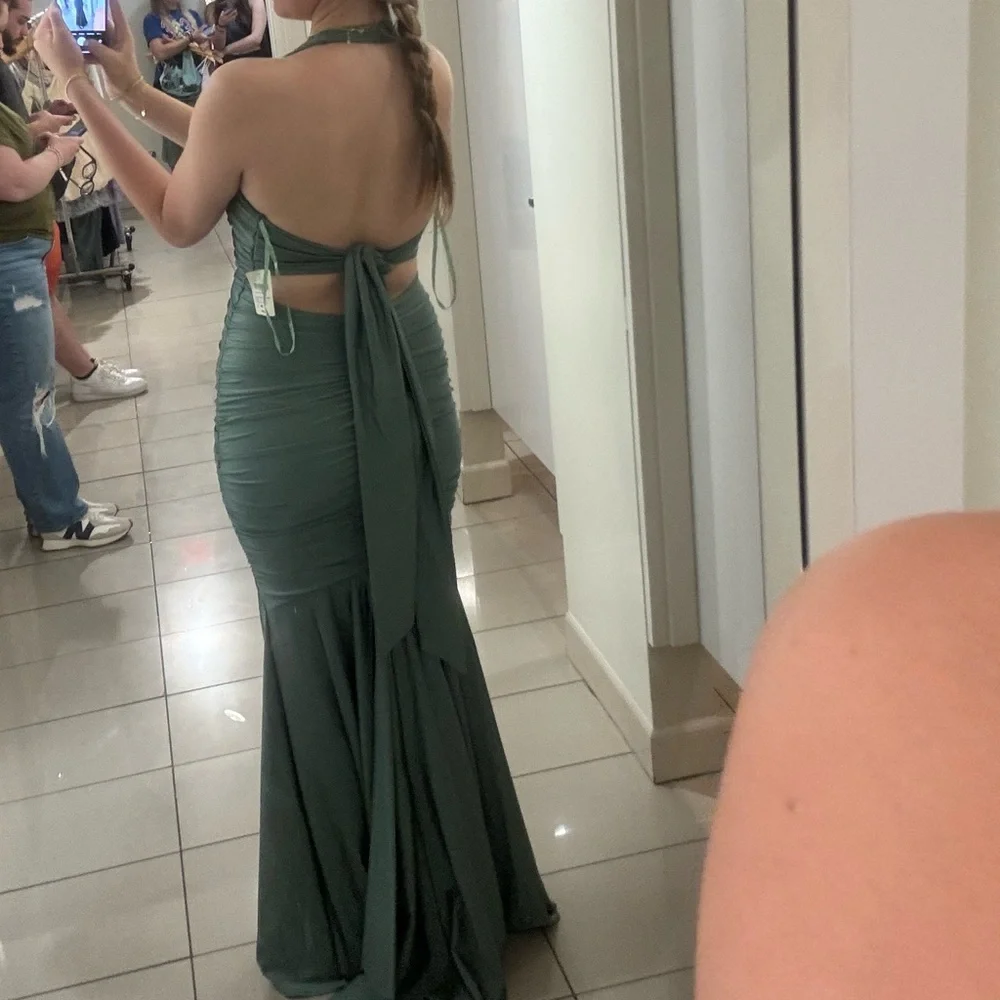 Elegant Green Halter Maxi Dress PROM - Picture 2 of 4